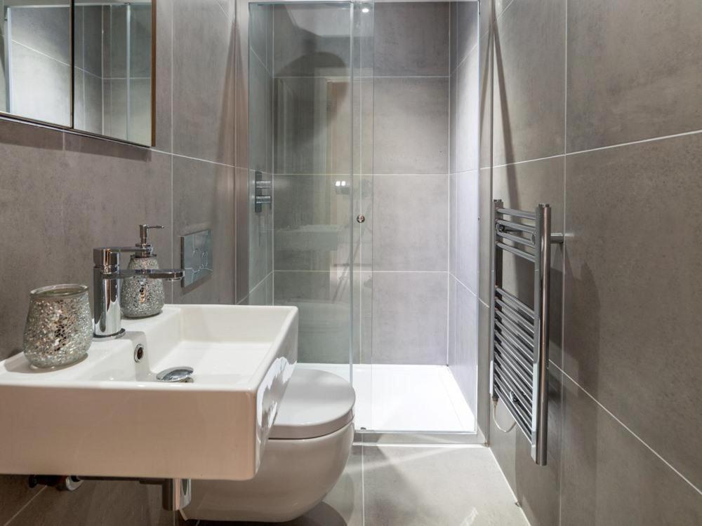 לונדון Central Tower Bridge Apartment חדר תמונה